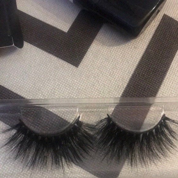 Beauty bundle with PINK cosmetic bag - Picture 3 of 4